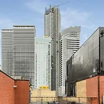 Large 2 Bed 2 Bath Flat With Patio, Canary Wharf