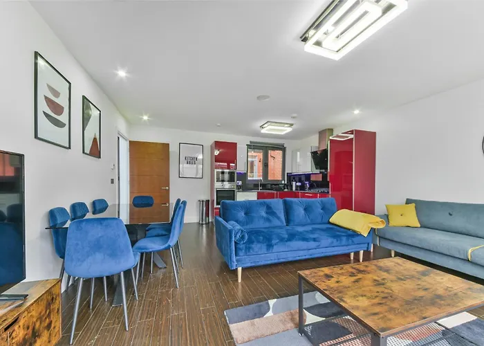 Large 2 Bed 2 Bath Flat With Patio, Canary Wharf